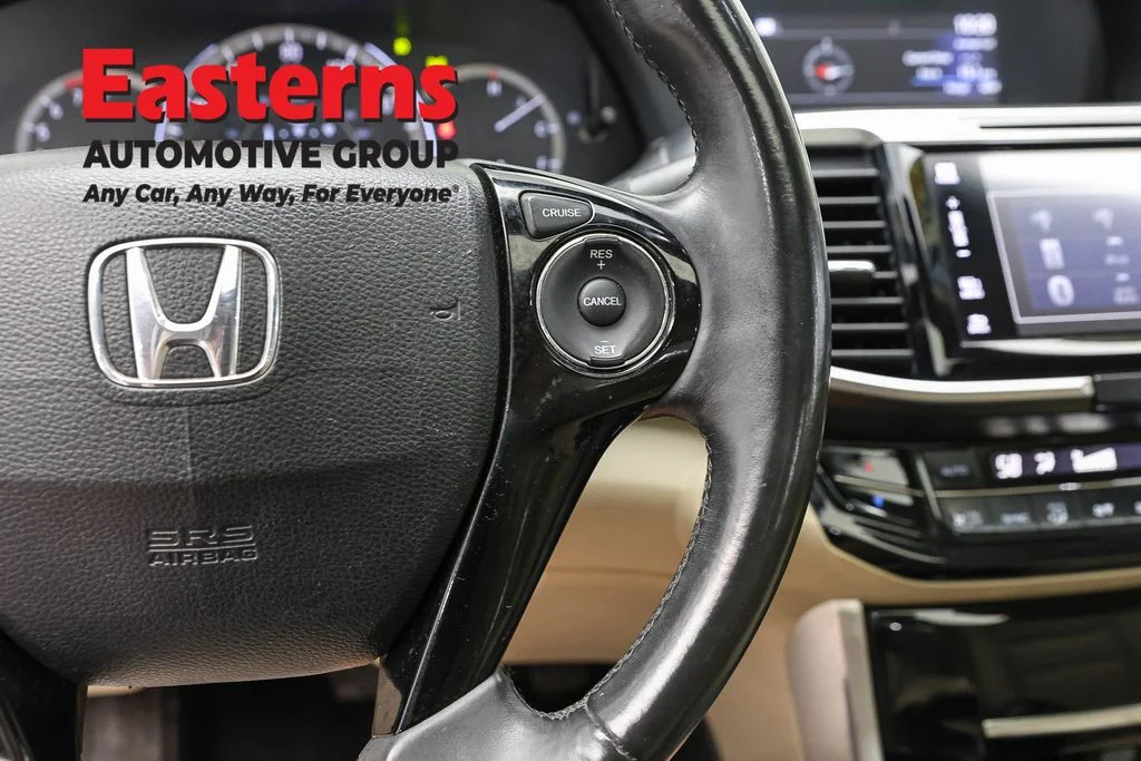 Used 2017 White Honda EX-L image 17