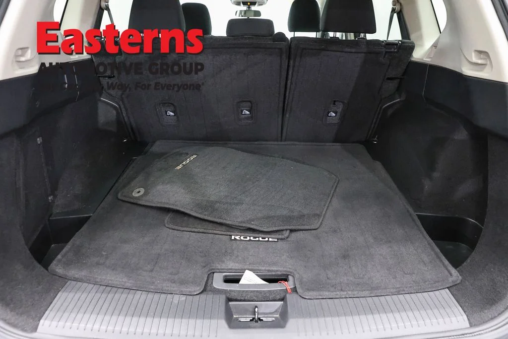Used 2023 Gray Nissan S image 9