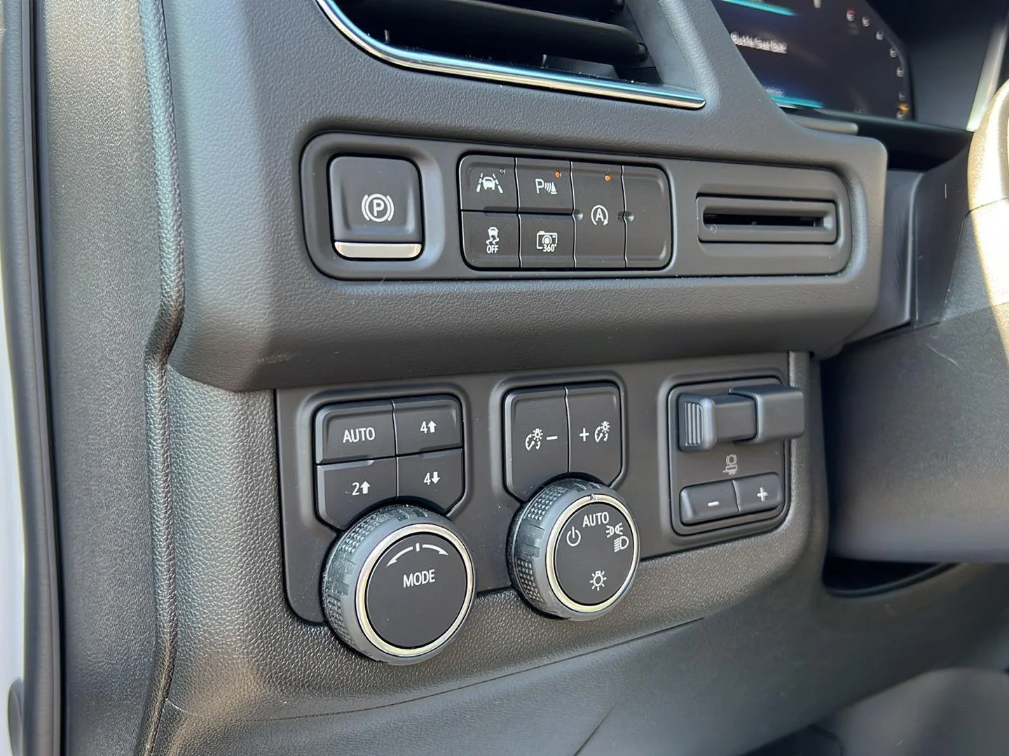 Used 2024 Iridescent Pearl Tricoat Chevrolet RST image 6