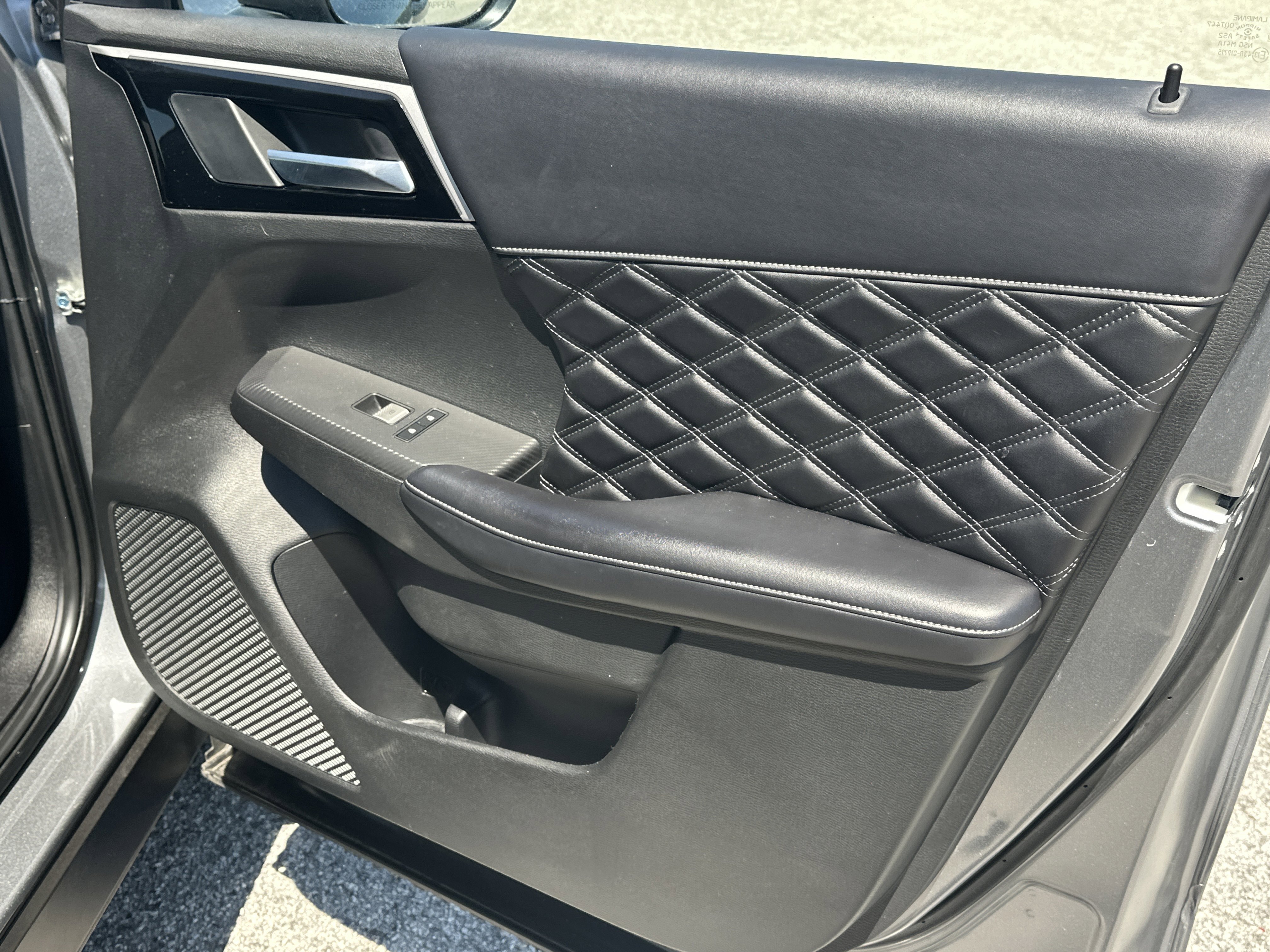 Used 2023 Alloy Silver Metallic Mitsubishi SEL image 14