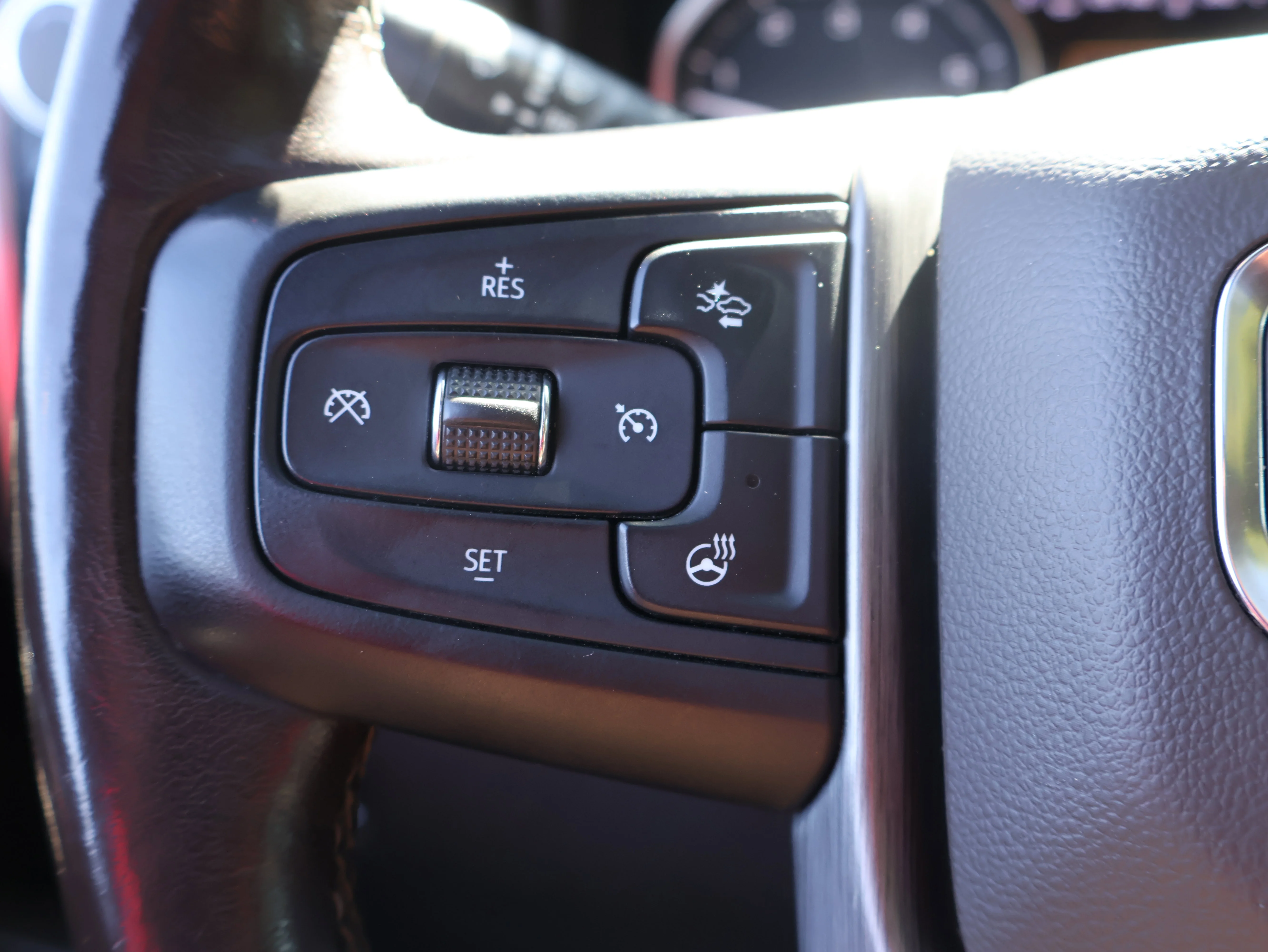 Used 2019 White Frost Tricoat GMC Denali image 39