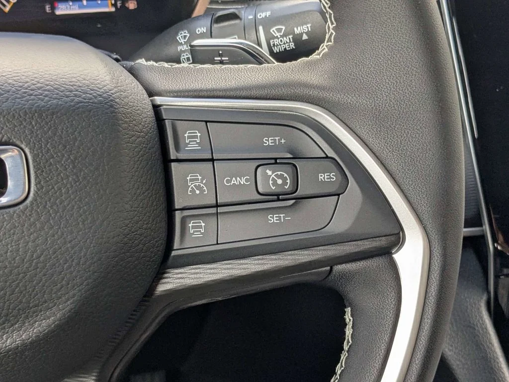 New 2026 Baltic Gray Metallic Clearcoat Jeep Laredo X image 25