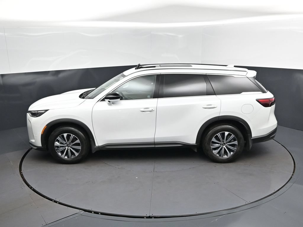 Certified Used 2026 White INFINITI PURE image 33