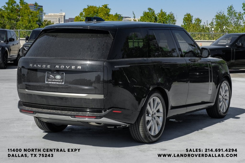 New 2027 Santorini Black Metallic Land Rover SE image 8