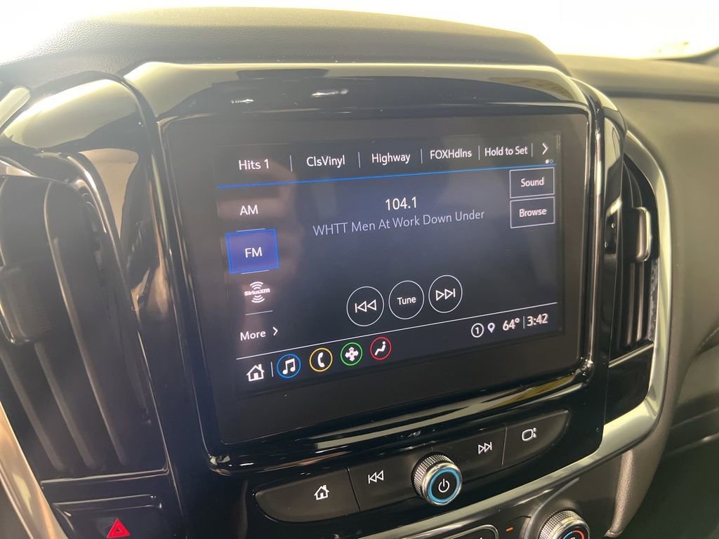 Used 2023 Iridescent Pearl Tricoat Chevrolet LT Cloth image 18