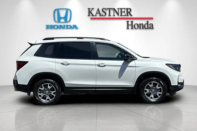 Certified Used 2023 Platinum White Pearl Honda TrailSport image 4