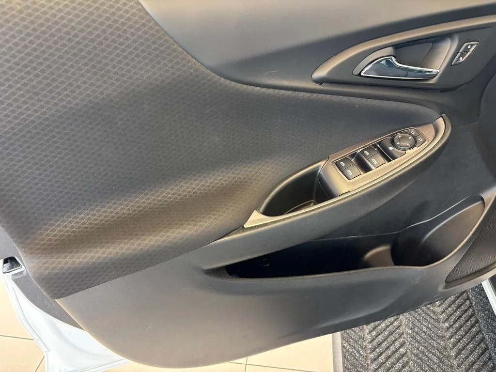 Used 2020 White Chevrolet LS image 13