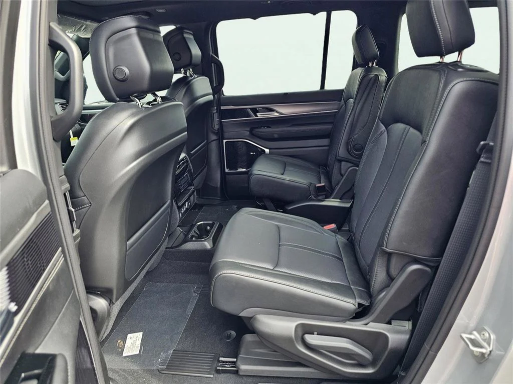 New 2026 Silver Zynith Jeep Limited Reserve image 31