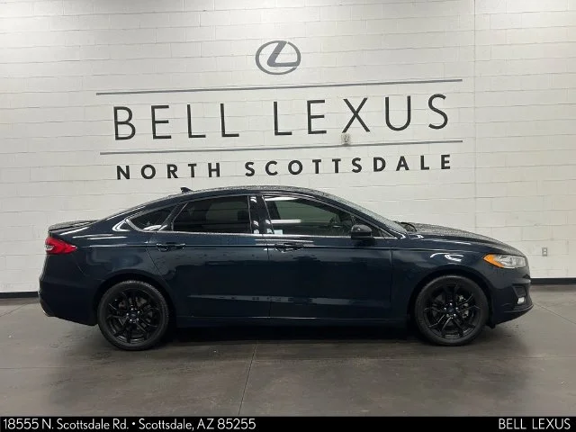 Used 2020 Blue Ford SE image 3