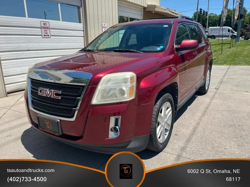 Used 2011 Red GMC SLT Sport Utility 4D image 2