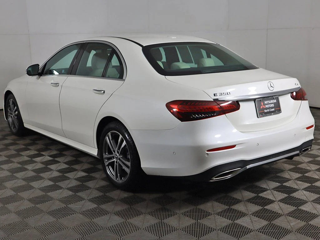 2022 Mercedes-Benz E-Class E350 - Photo 12