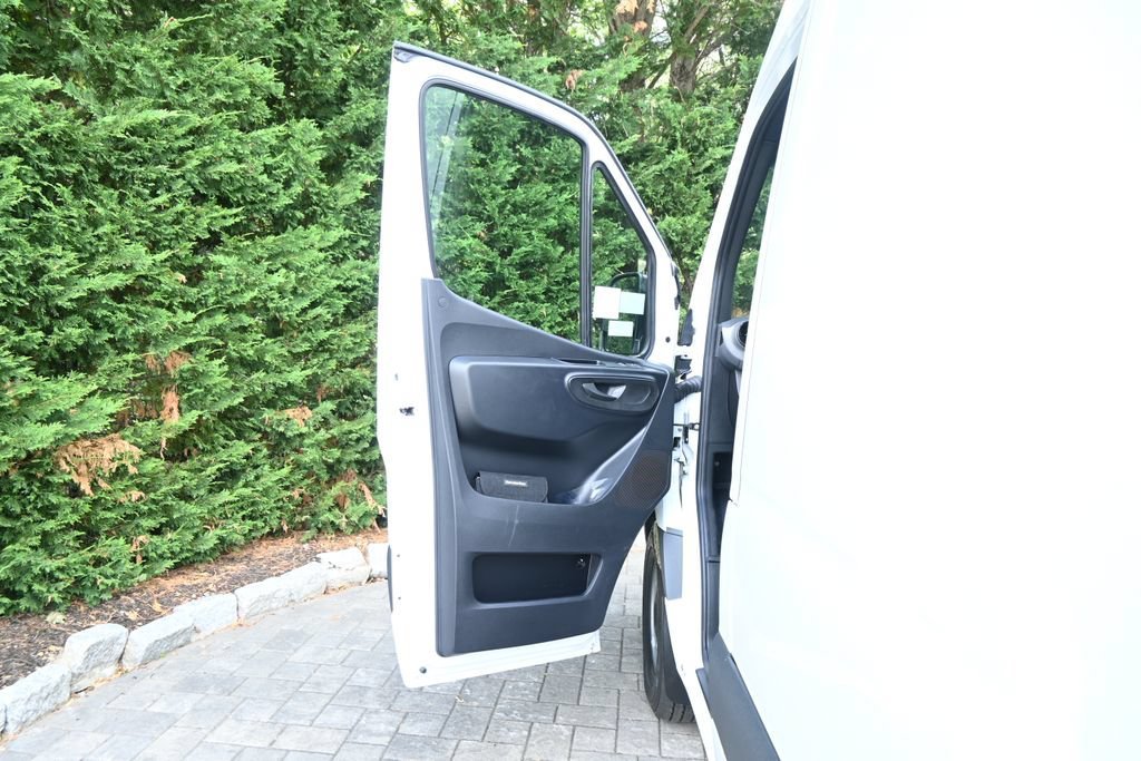 New 2026 Arctic White Mercedes-Benz Cargo 144 WB image 54