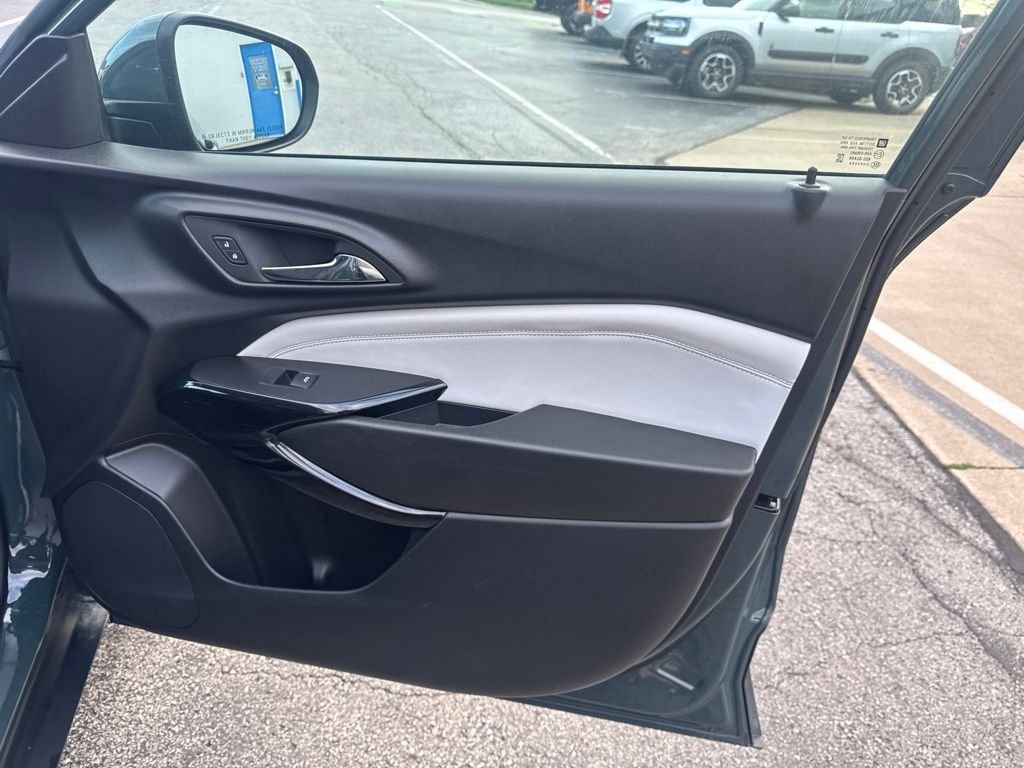 Used 2025 Gray Chevrolet LT image 29
