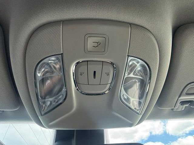 Used 2022 Black Jeep Latitude image 17