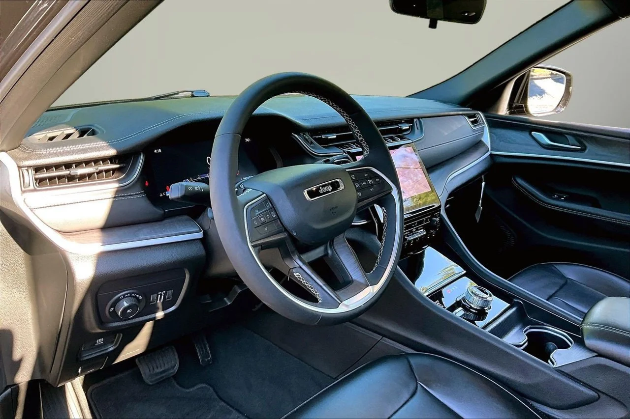 Used 2025 Gray Jeep Limited image 18