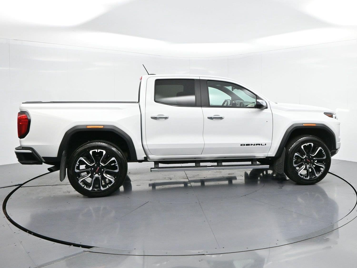 Used 2024 Summit White GMC Denali image 8