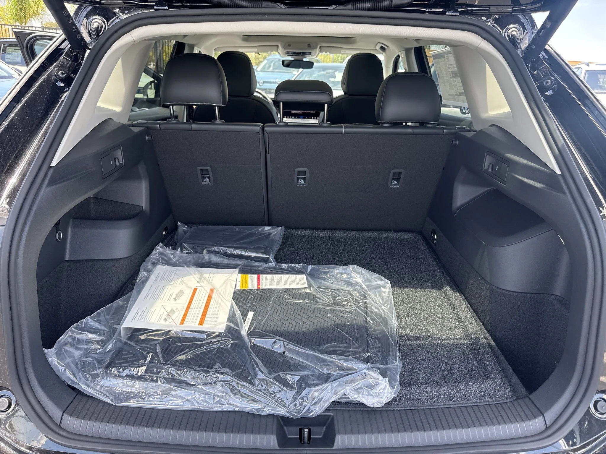 New 2026 Deep Black Pearl Volkswagen SE image 32