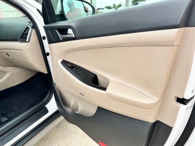 Used 2018 White Hyundai SEL Plus image 19