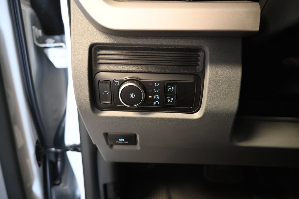 New 2026 Oxford White Ford XL image 14