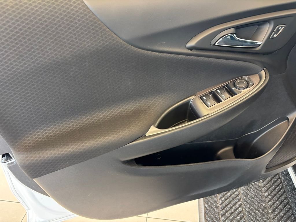 Used 2020 Summit White Chevrolet LS image 13