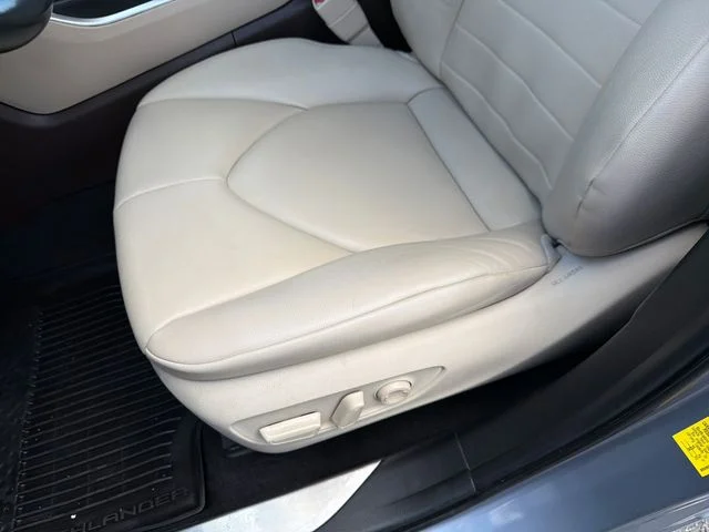 Used 2022  Toyota XLE image 21
