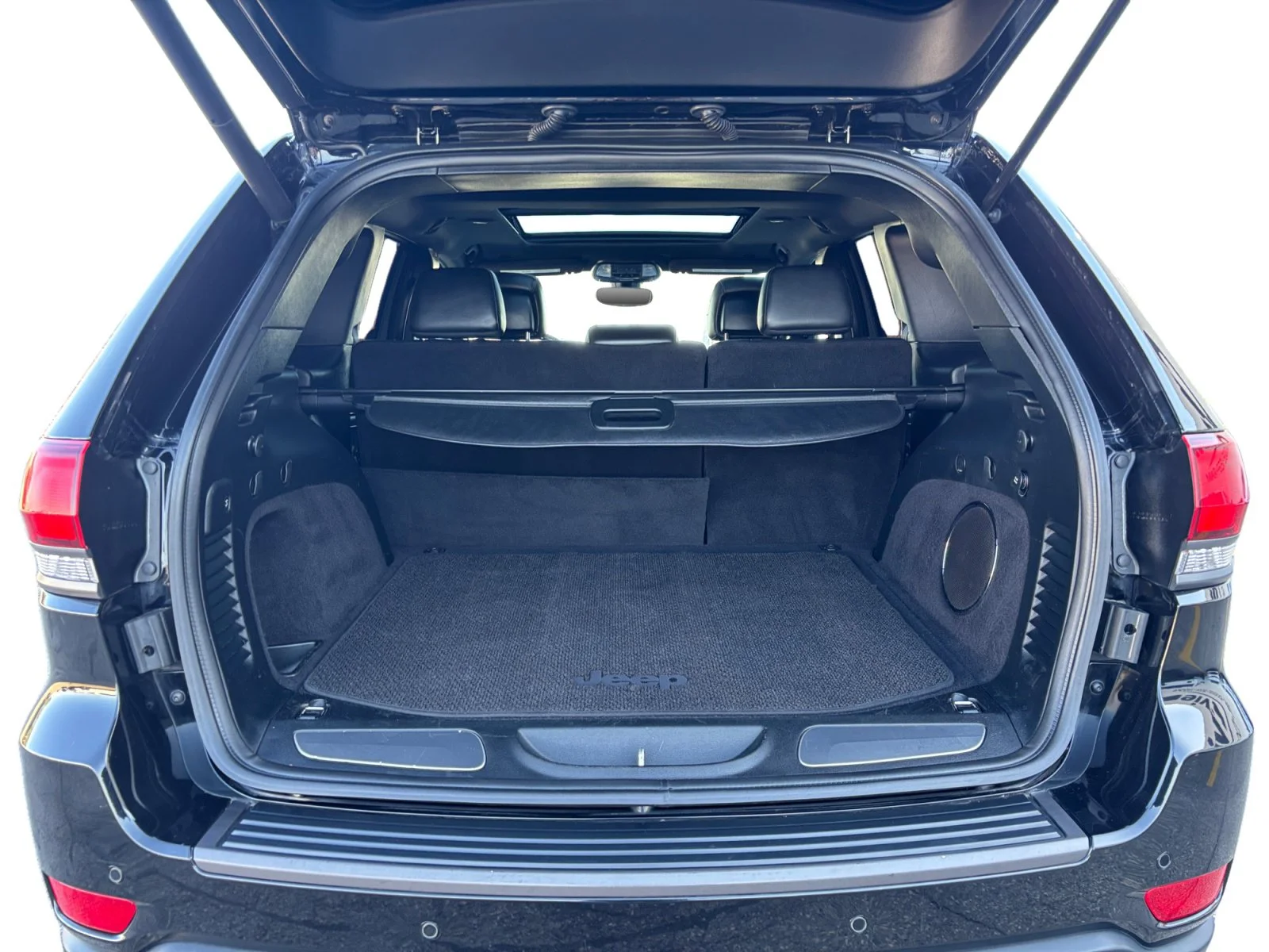 Used 2017 Black Jeep Trailhawk image 19