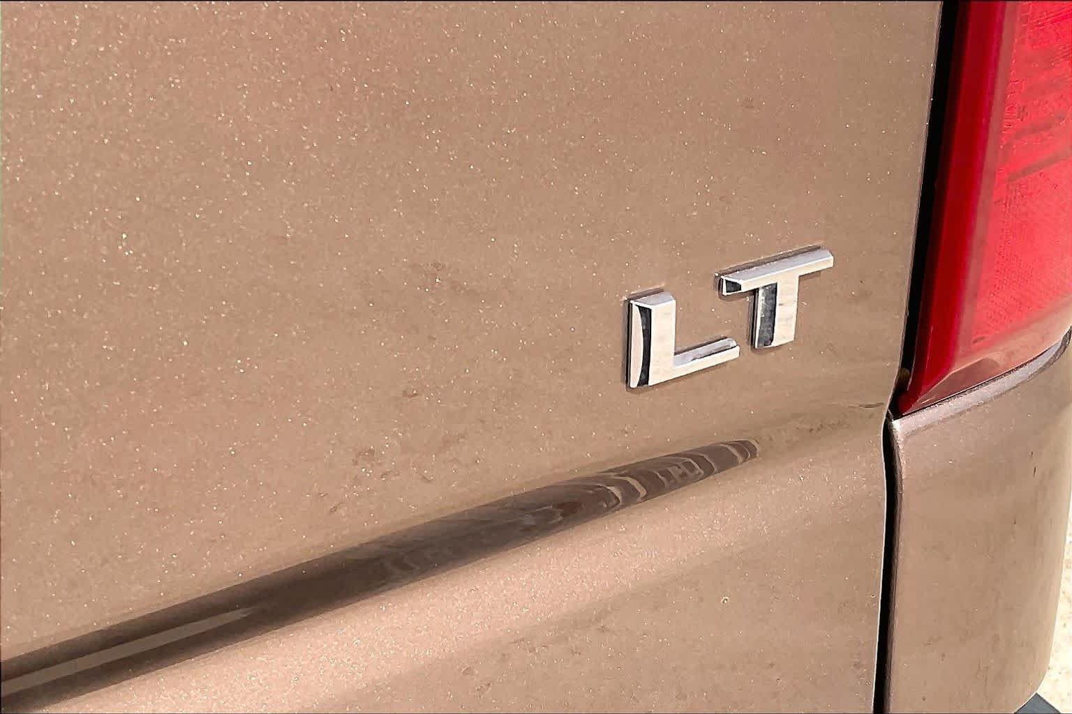 Used 2019 Oakwood Metallic Chevrolet LT image 11