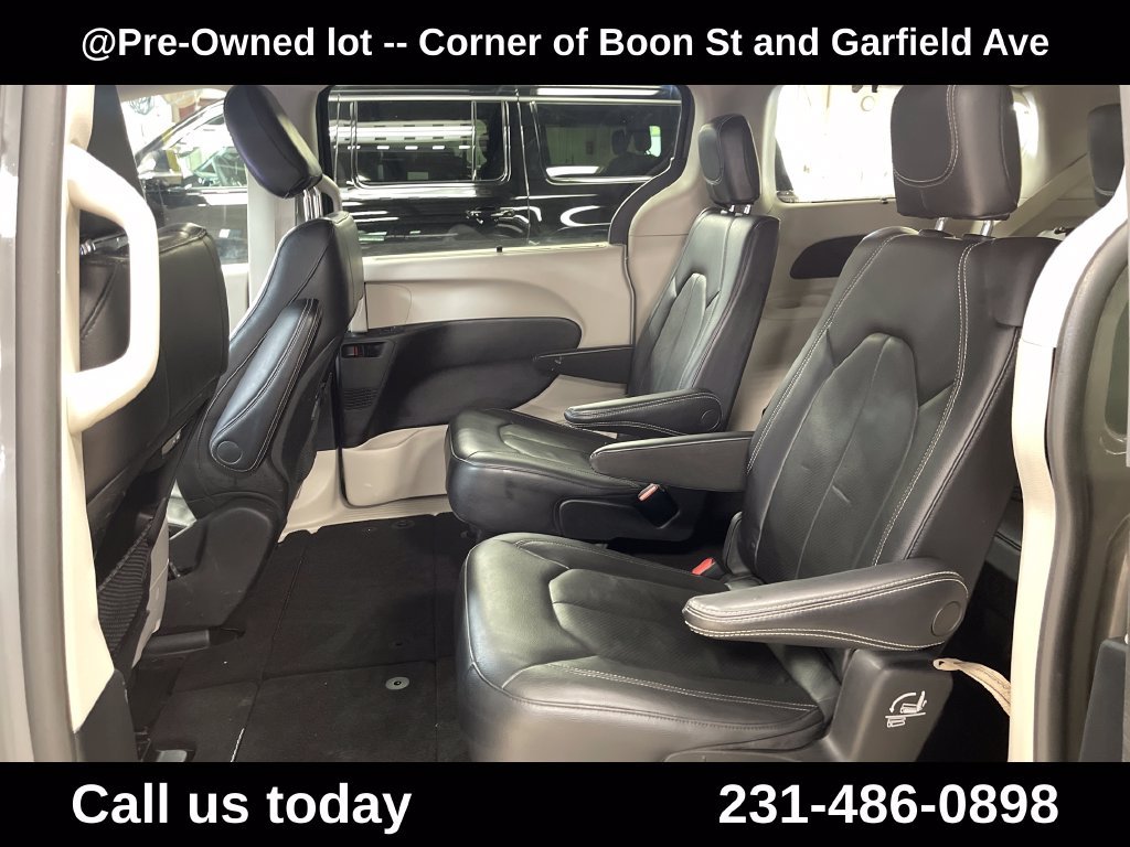 Used 2022 White Chrysler Touring L image 22