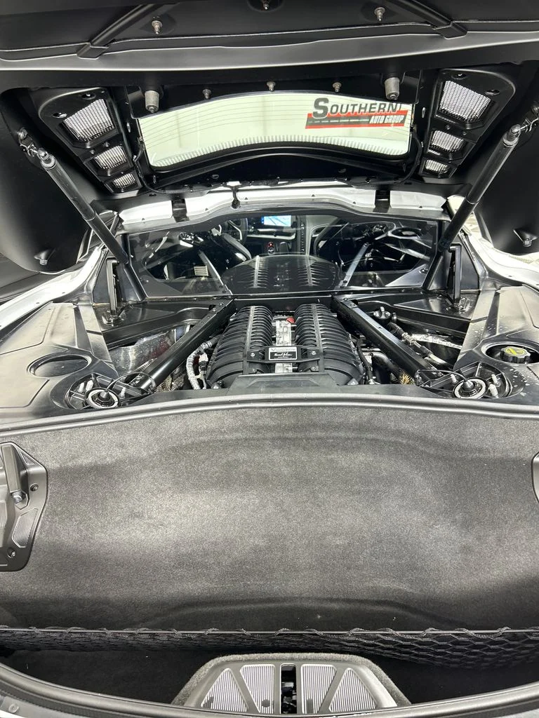 Used 2025 White Chevrolet Z06 image 18