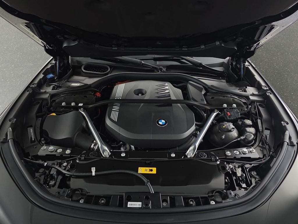 New 2026 Black Sapphire Metallic BMW 750e xDrive image 30