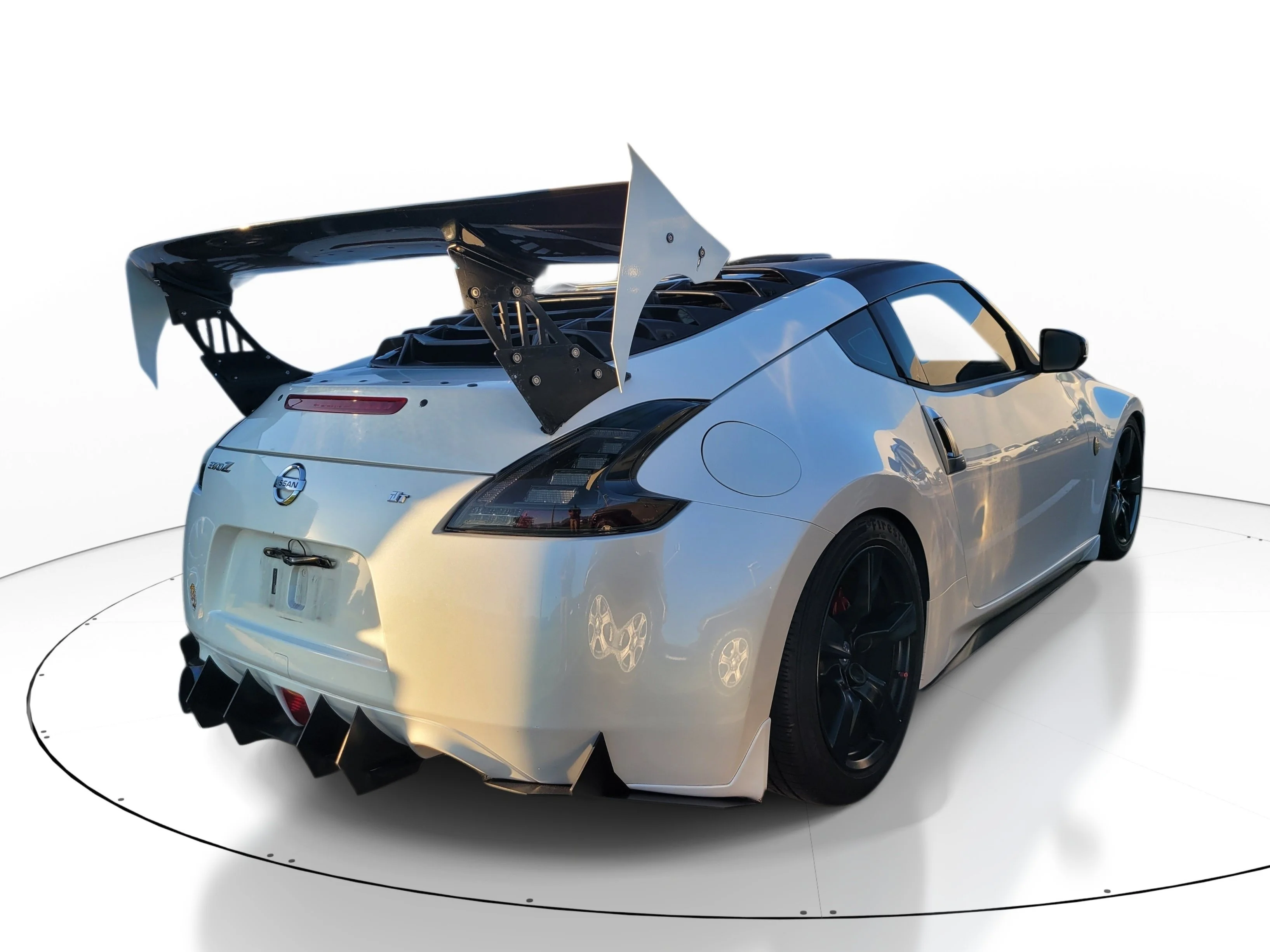 Used 2014 Pearl White Nissan Base image 4