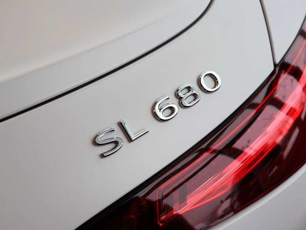 New 2026 MANUFAKTUR moonlight white magno (White Ambiance) Mercedes-Benz Maybach SL 680 image 8