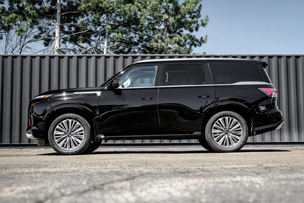 New 2026 BLACK OBSIDIAN INFINITI Luxe 4WD image 3