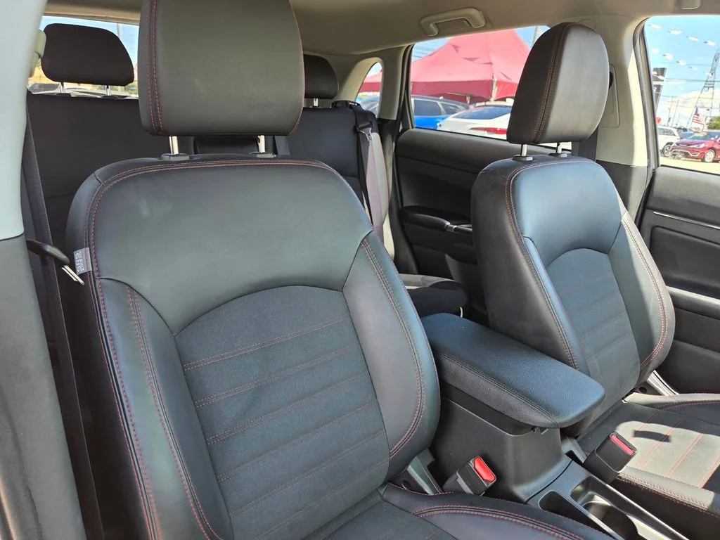 Used 2025 Silver Mitsubishi 2.0 SE image 26