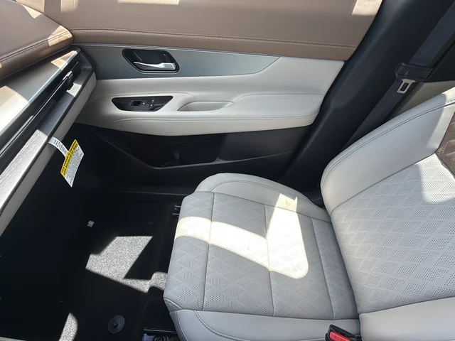 New 2026 Everest White Pearl TriCoat Nissan Platinum image 26
