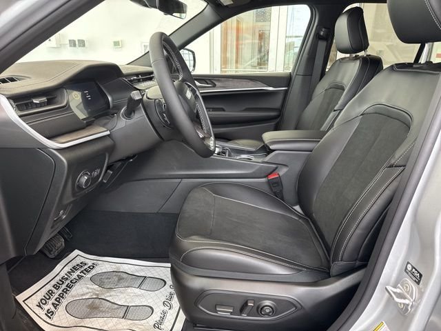 New 2026 Silver Zynith Exterior Paint Jeep Altitude image 17