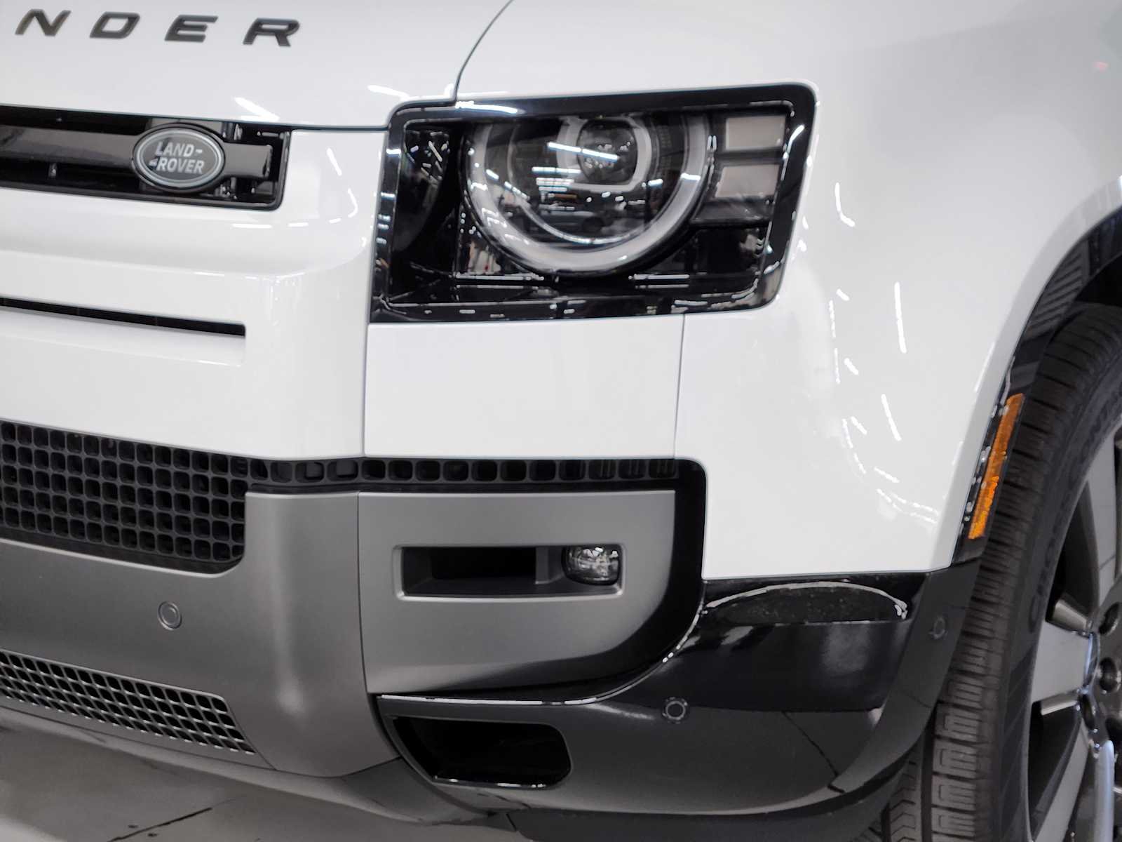 2026 Land Rover Defender V8 - Photo 12