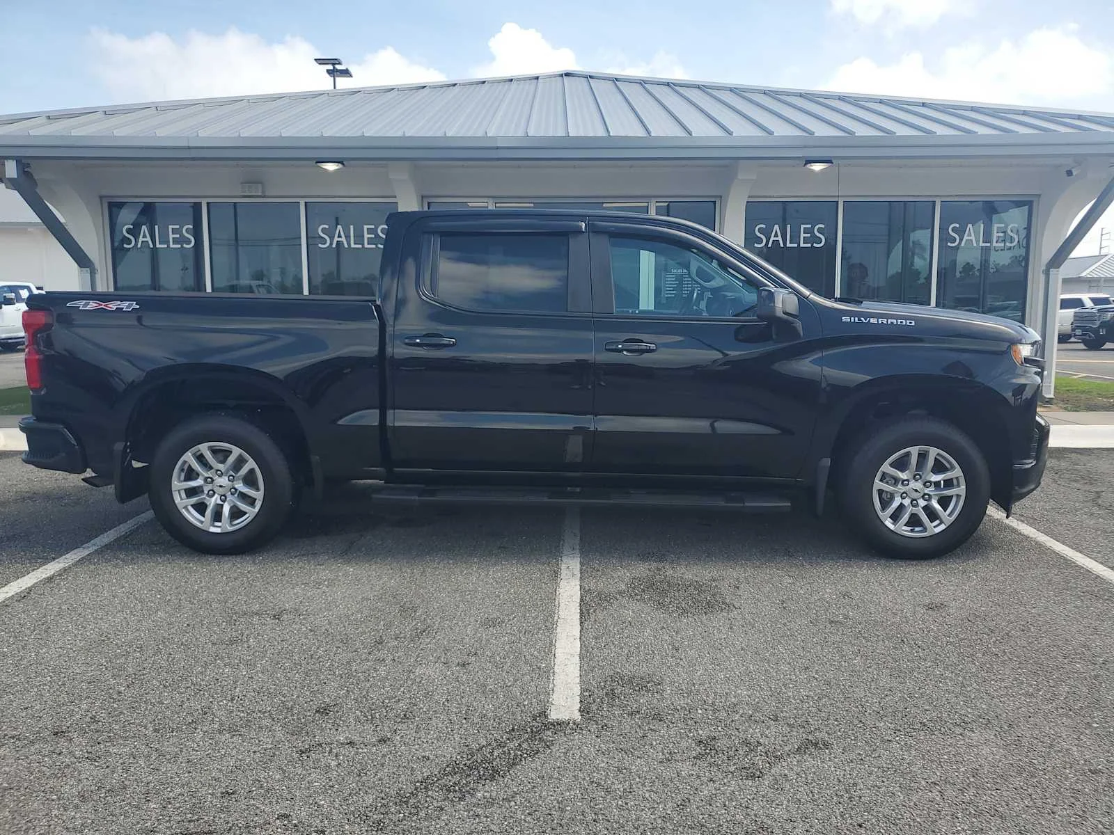 Used 2019 BLACK Chevrolet RST image 8