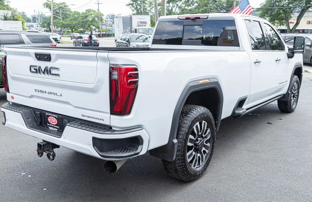 Used 2025 White GMC Denali Ultimate image 6