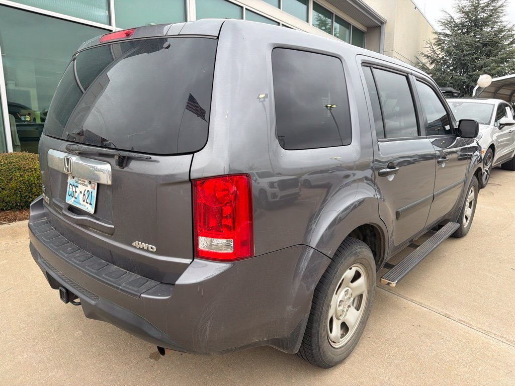 Used 2015  Honda LX image 4