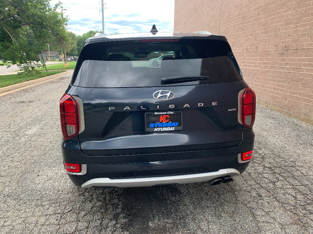 Certified Used 2022 Moonlight Cloud Hyundai Limited image 4