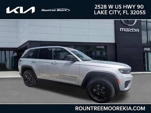 Used 2025 Silver Jeep Altitude image 1