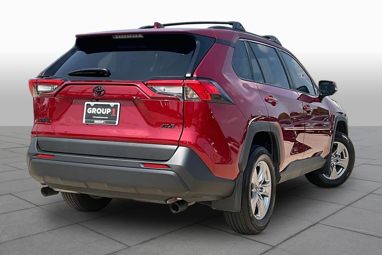 Used 2025 Ruby Flare Pearl Toyota XLE image 13