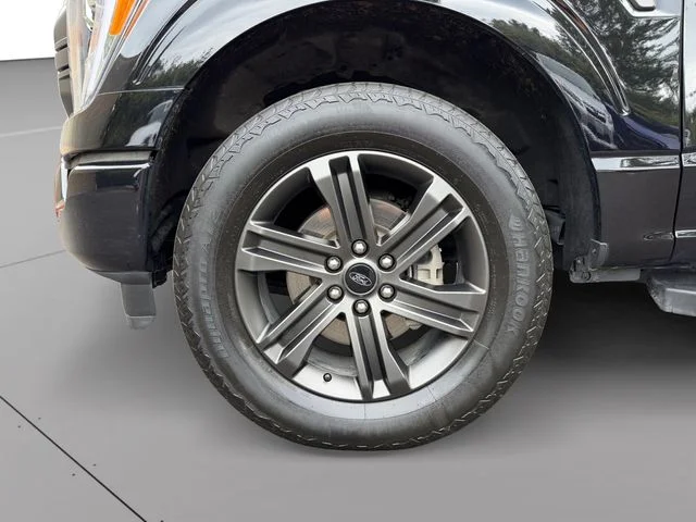 Used 2022 Black Ford XLT image 9