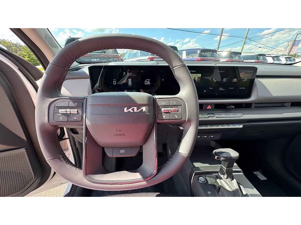 New 2027 Snow White Pearl Kia LX image 10