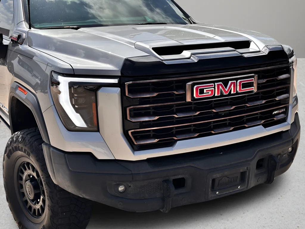 Used 2025 Silver GMC AT4X image 27