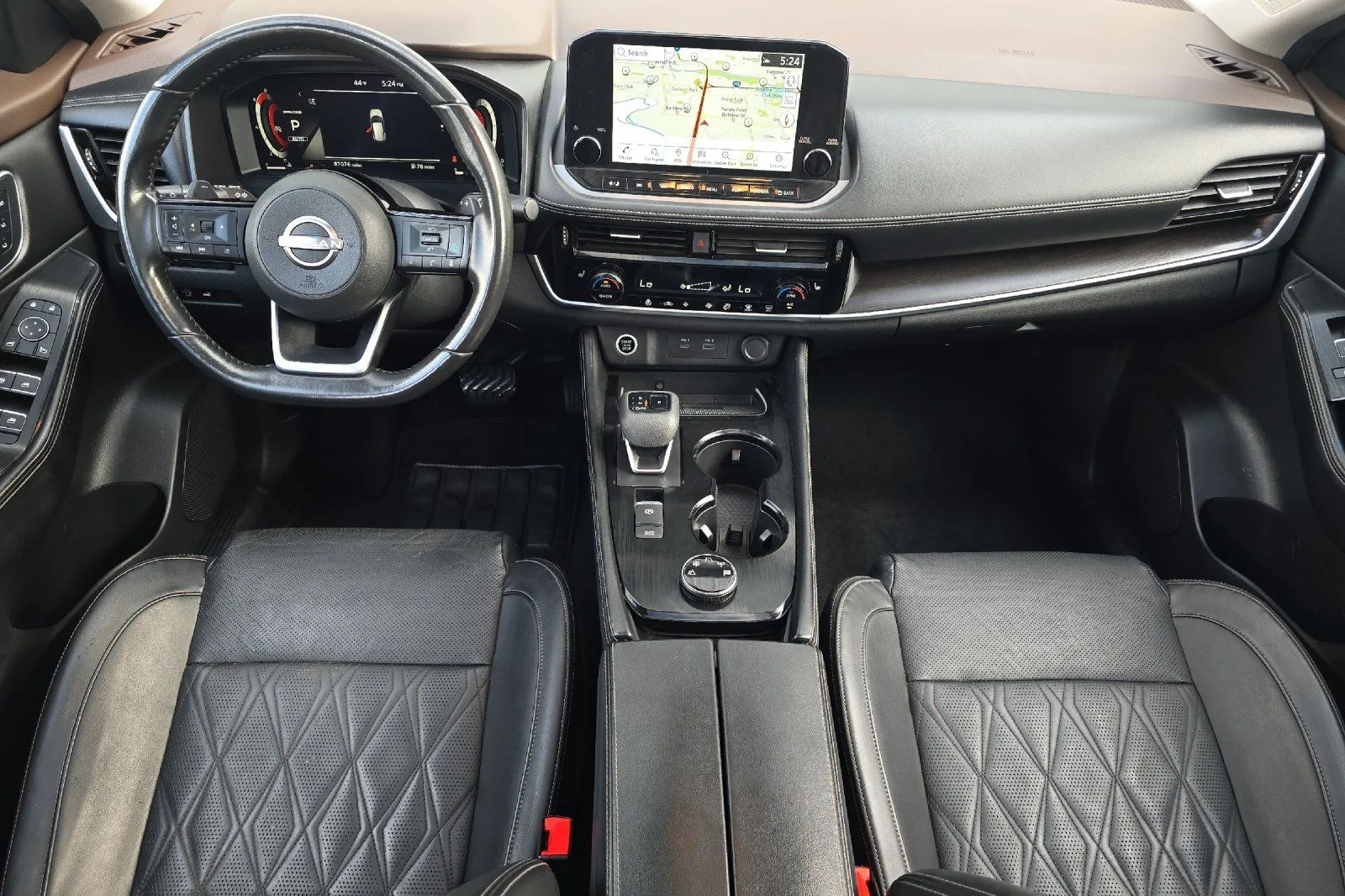 Used 2023 White Nissan Platinum image 14