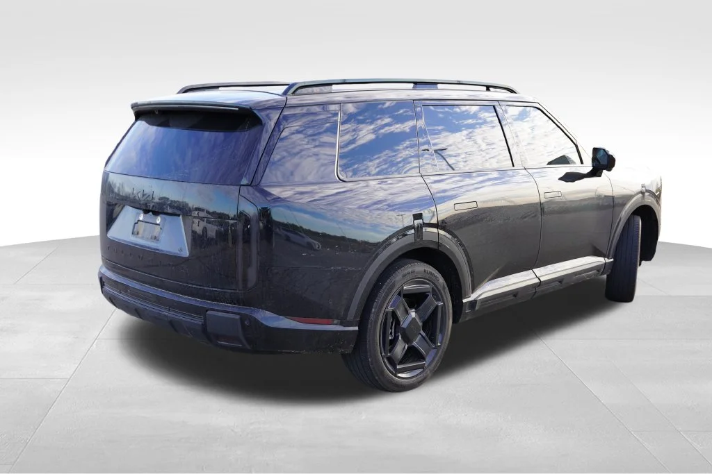 Used 2027 Ebony Black Kia X-Line SX-Prestige image 3