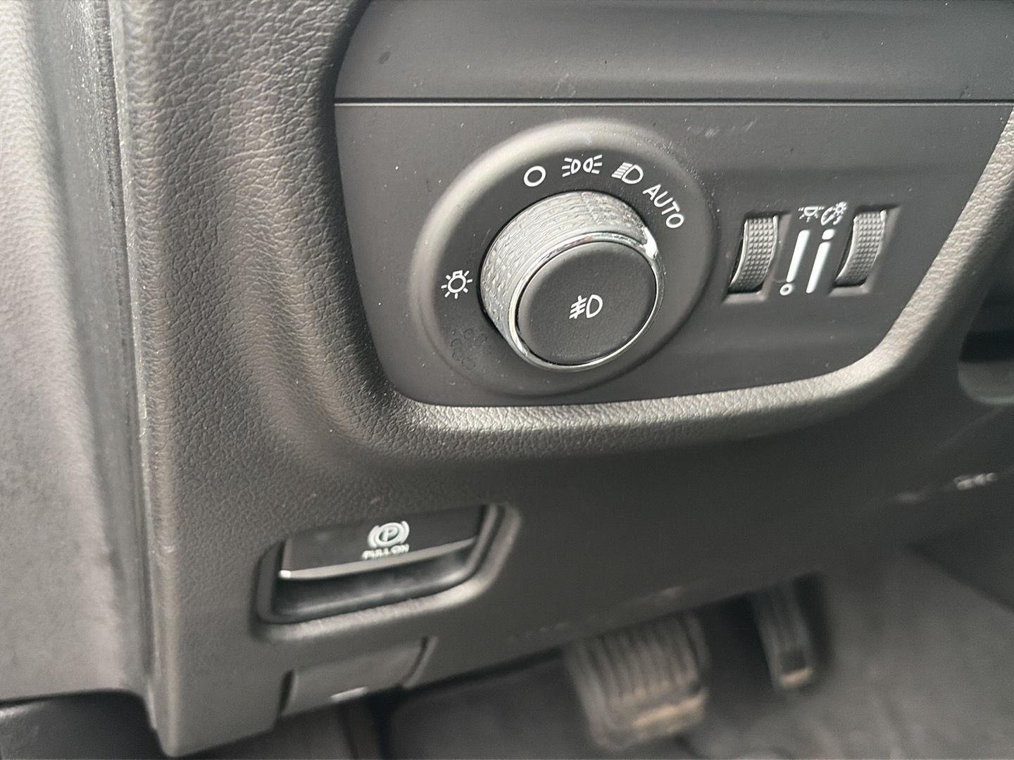 Used 2021 Baltic Gray Metallic Clearcoat Jeep Overland image 12
