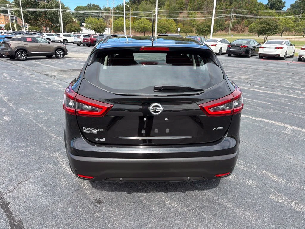 Used 2021 Black Nissan S image 7